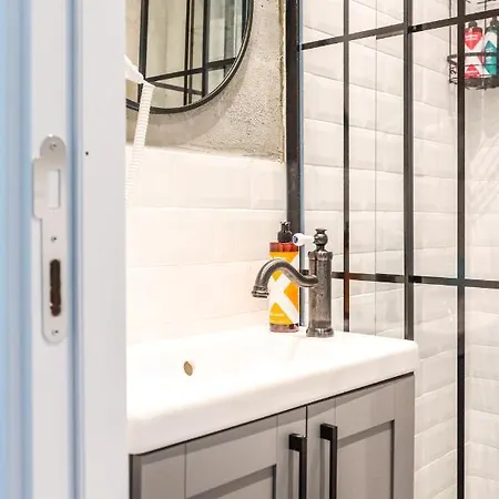 Minimal Studio Flat Near Moda Shore In Kadikoy Διαμέρισμα